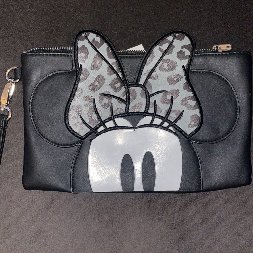 Minnie Mouse wristlet bag